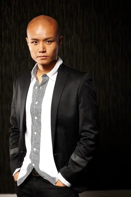 乐嘉变身扫地僧 网友:真的皈依佛门了?