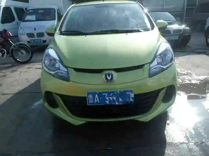 长安奔奔2015款14l手动尊贵型