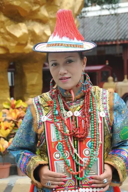 著名裕固族画家---安思颖