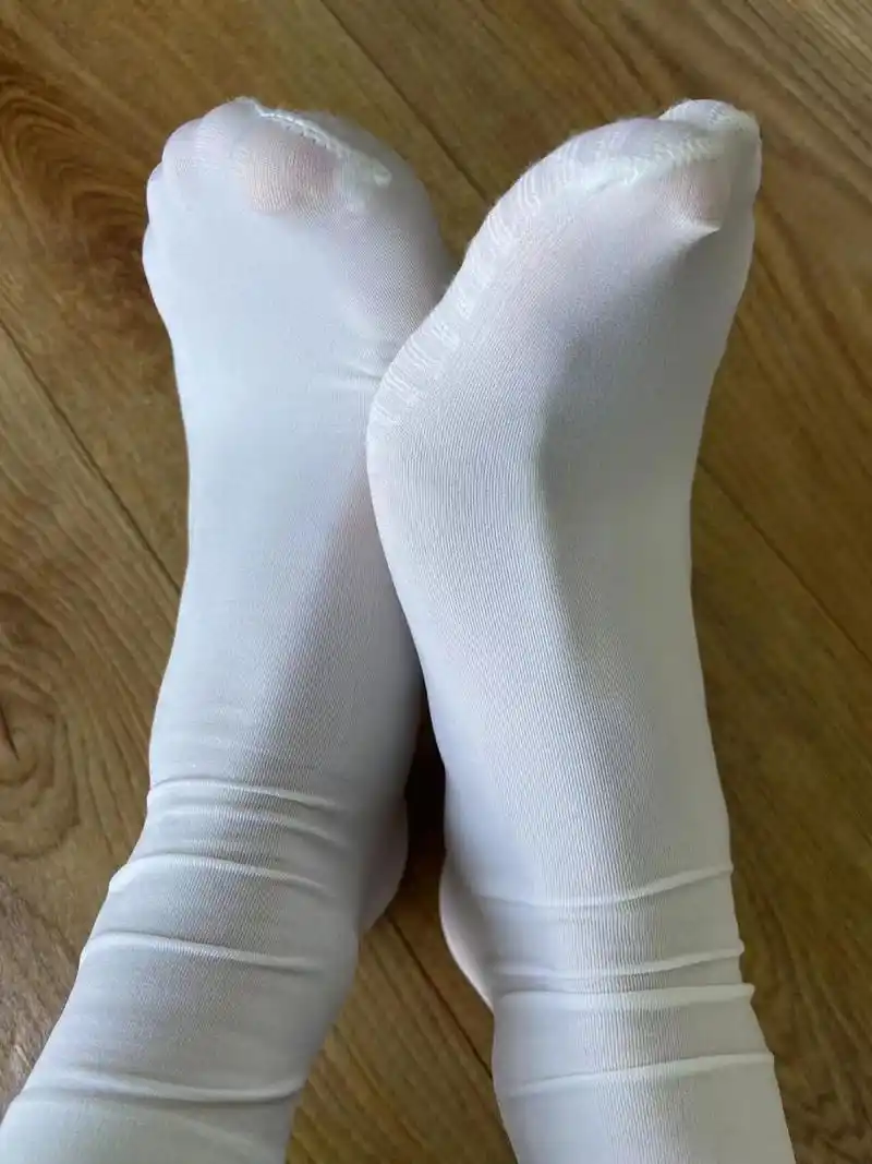 是的 女生穿白袜子最美 袜子显腿细显腿细显腿细!