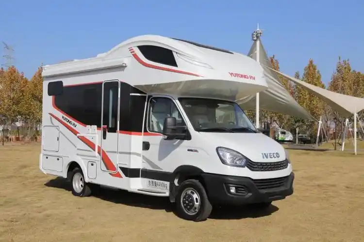 踏雪赏景,不负暖冬,宇通c533豪华版无拓展后横床房车火热来袭!