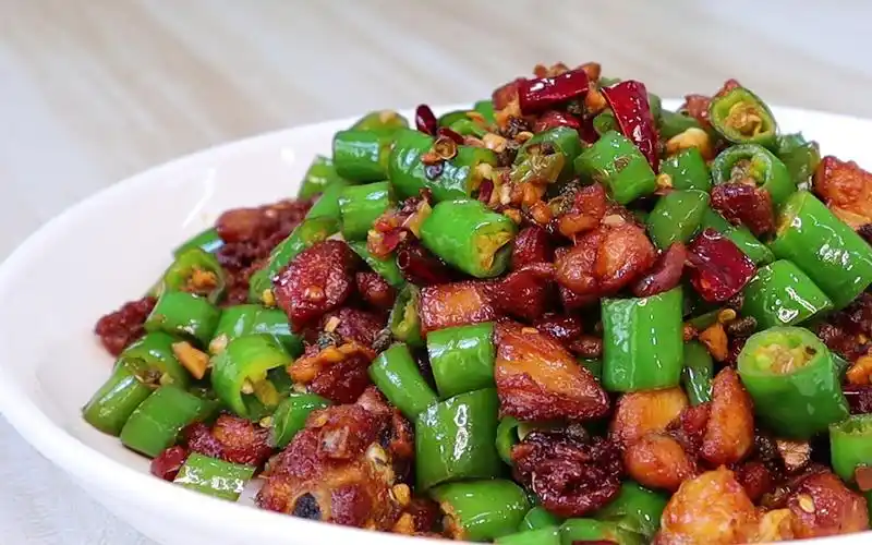 青椒辣子鸡鸡肉干香入味简单好吃