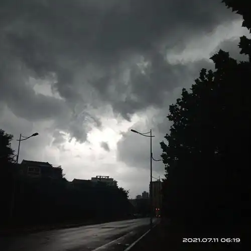 今天的心情就像这天气一样.