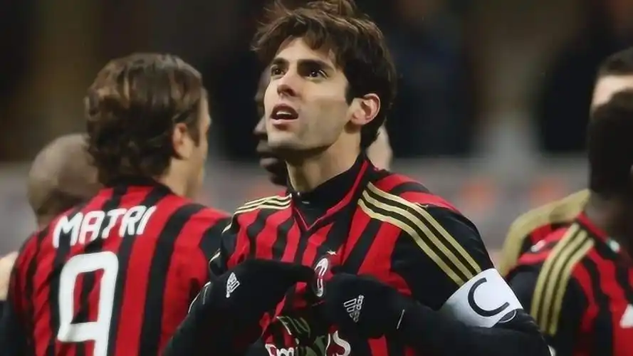 巅峰期的卡卡实在太强大,让人看一眼就会爱上他!