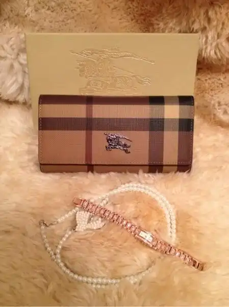 拍卖宝格丽钱包 格子