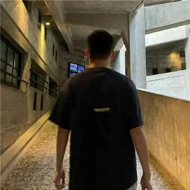 优质的氛围感十足的背影男头 童话只美在真实却从不续写_qq头像个性网