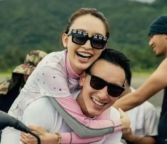 恋富二代,玩跨国恋,多段恋情无疾而终,张俪被称"渣男吸铁石"