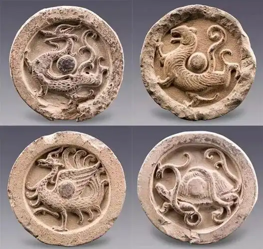 四神瓦当无论是图案形式,还是尺寸大小,都有严格的规定:龙纹瓦当直径