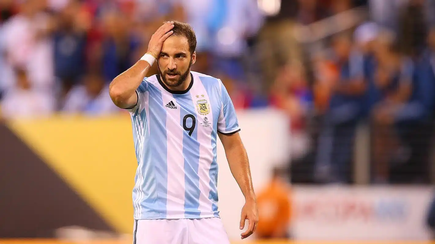 伊瓜因,装满火药的小烟枪 — 阿根廷|尤文图斯|伊瓜因|懂球帝