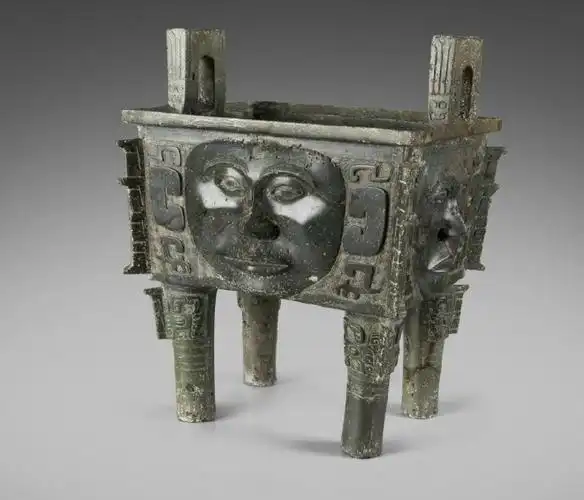 人面纹方鼎