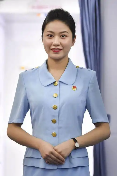 贵州历届空乘制服亮相南航公众开放日