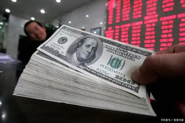 人民币换成美元现金,放在家中,比存银行更能保值吗?