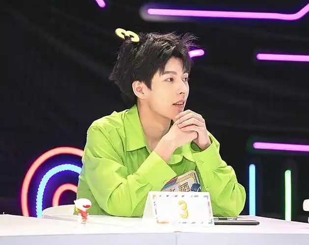 前几天,"文韬佳佳婚礼"的词条冲上"文娱热搜"榜第一.