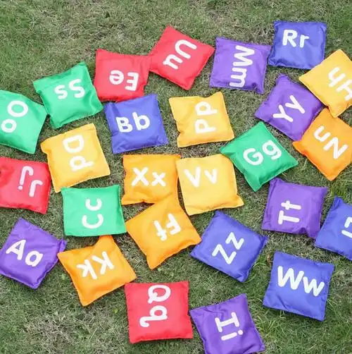 幼儿园儿童可爱图案英文字母数字彩色防水布方形沙包游戏丢沙包