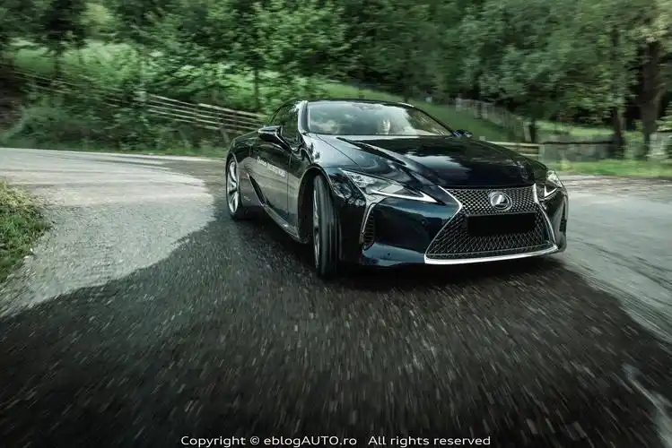 雷克萨斯lc500h大片儿一套,来自毫无感情的机器人舒特分享