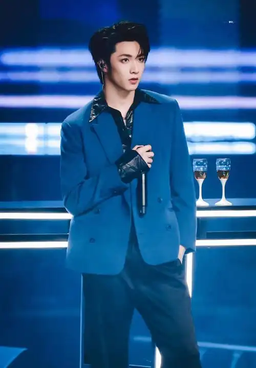 刘耀文叁重楼暨出道四周年演唱会##刘耀文solo直拍混剪