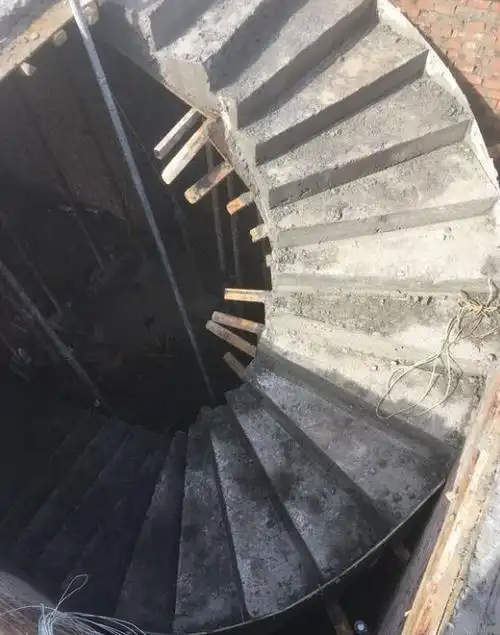 全村第一个做旋转楼梯,光人工费就花5000,邻居们都跑来参观_网易订阅