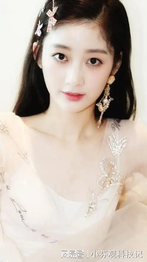 95后安徽女演员戚砚笛,肤白貌美
