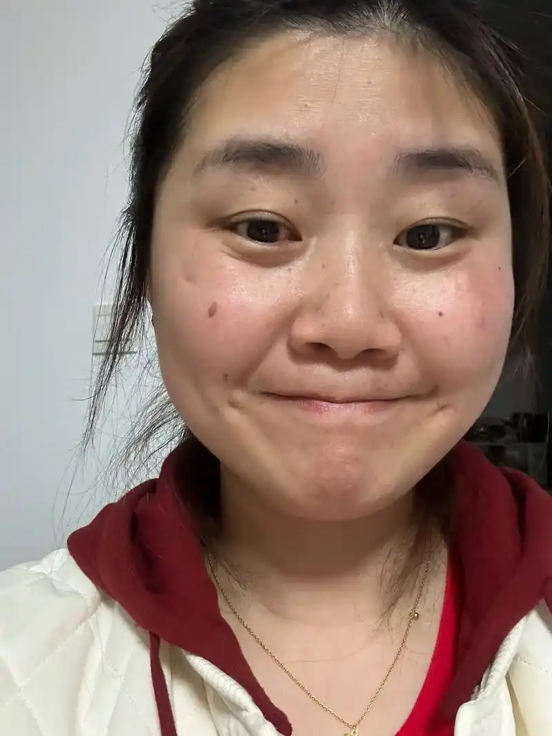 多爱自己一点 #素颜有什么所谓呢 #原相机的自己 #熬夜脸 - 抖音