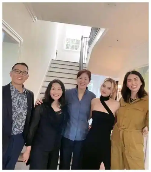 原创郎平一家五口齐聚美国老公罕见亮相女儿高挑儿上