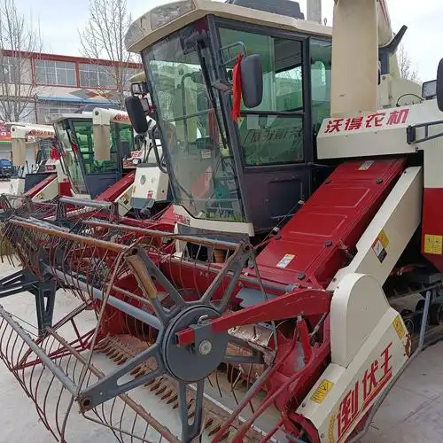收割机沃得20年豪华版带驾驶室2米2割台原版车况有需要的联系我