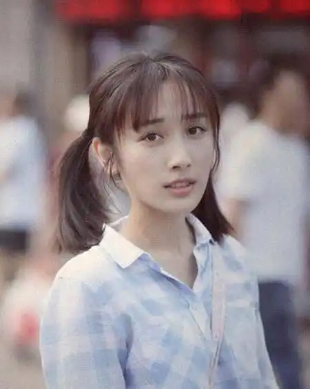 徐申东,1993年4月3日出生于上海市,中国内地女演员,歌手.