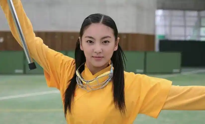 从星女郎到乘风破浪的姐姐,32岁的张雨绮一直在打破标签_汪小菲