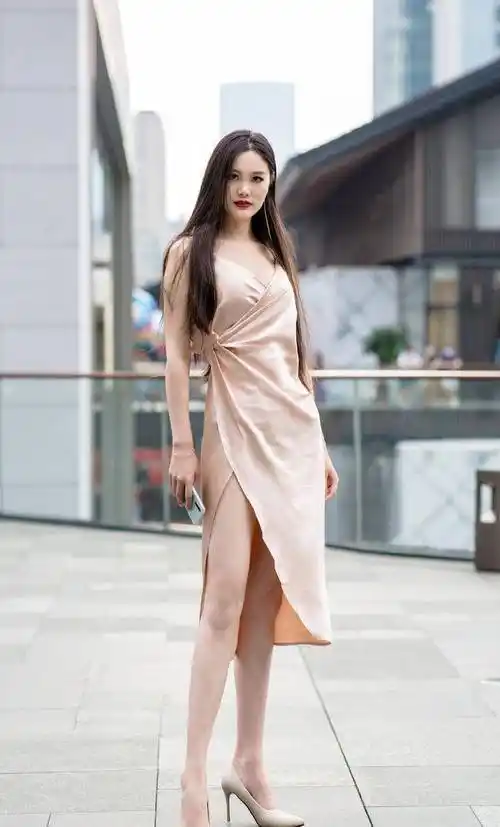 不要穿小白鞋了多穿高跟鞋让你高挑轻盈有气质