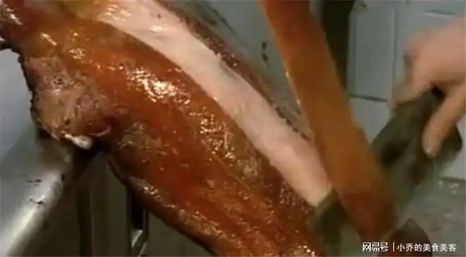 80年代影像记录广东烤乳猪制作全过程带你回忆经典美食
