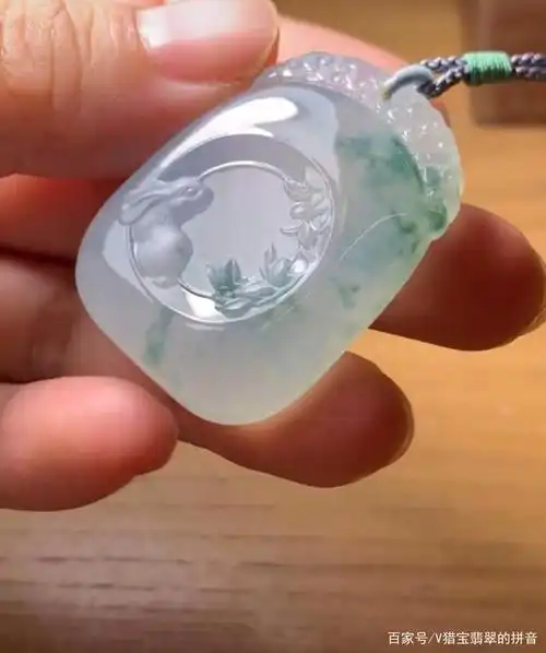 翡翠动物牌,十二生肖牌挂件的新款设计雕刻深受欢迎!