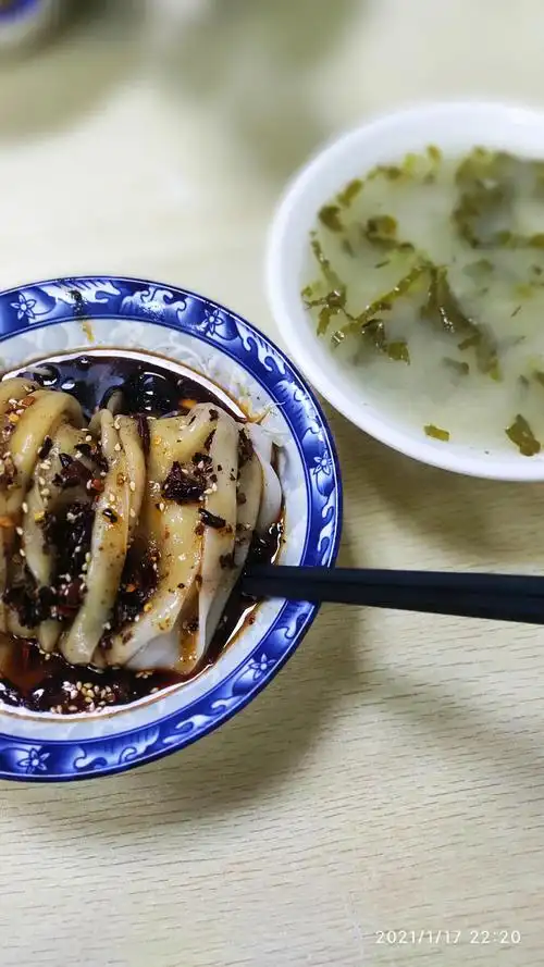 汉中美食面皮浆水拌汤