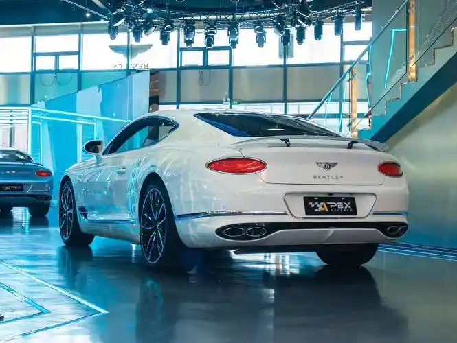 宾利欧陆gt白色红色2020款40tv8