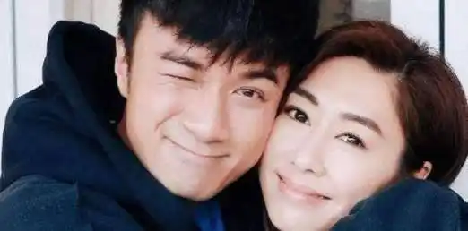 古巨基节日发文感谢妻子爱子出镜萌态可爱长相酷似爸爸