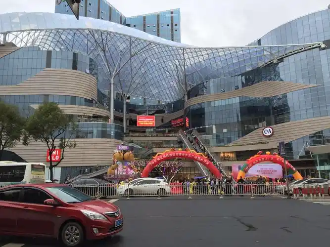 本项目为步步高湘潭广场店,该店位于岳塘区建设路102号,b馆面积达16万