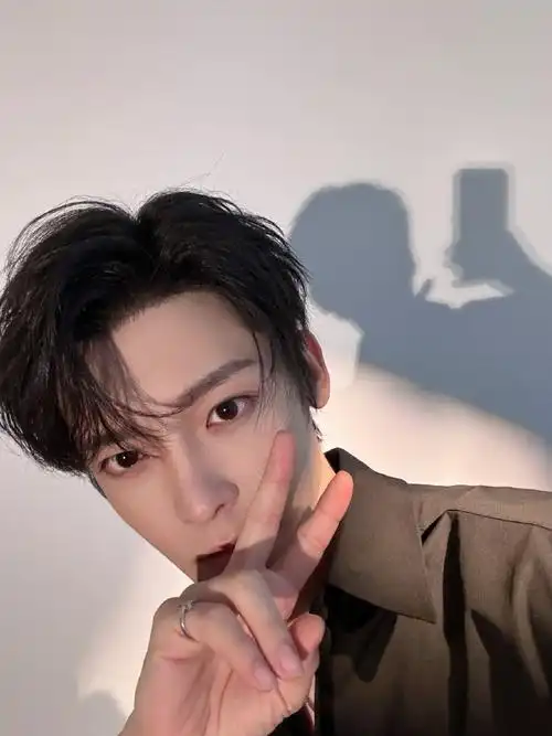 侯明昊高清自拍照