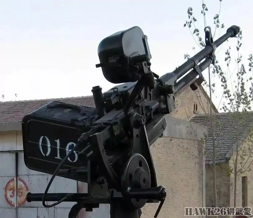 便于维护等优点,将其定型为车载机枪,编号为qjc88