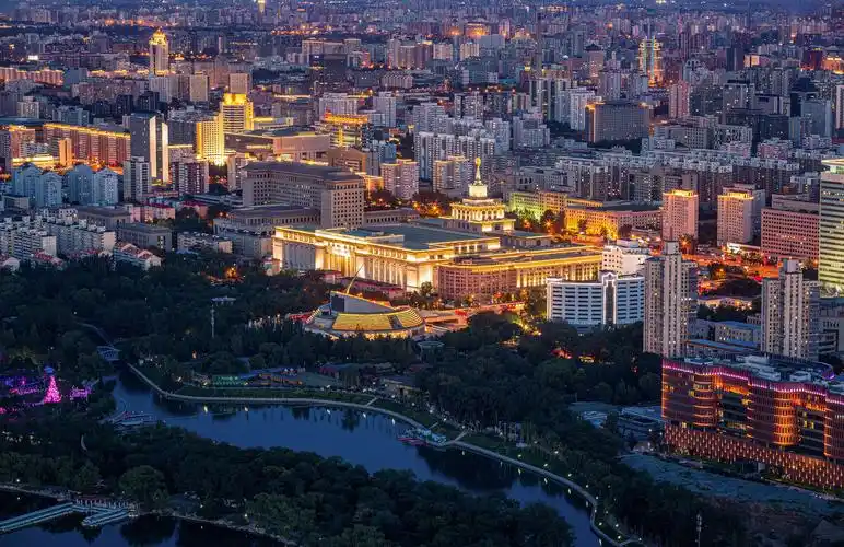 华灯初上,北京中华世纪坛夜景全貌.