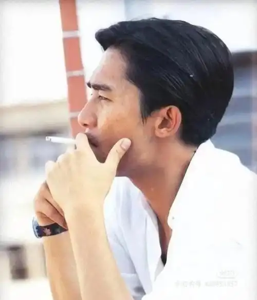 男神61抽烟梁朝伟