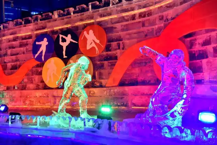 今年,龙庆峡冰灯冰雪季以"盛世中华迎冬奥,华彩冰灯兆丰年"为主题,用