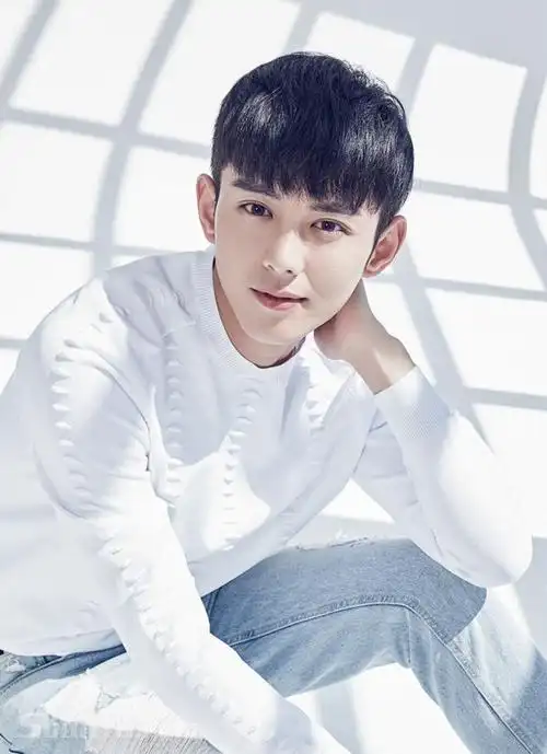 清新阳光小帅哥蓝博户外写真图片白衣牛仔可爱帅气美男型男暖男男演员