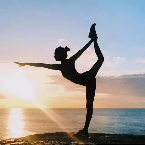 澳大利亚的美女sjana elise earp,用瑜伽自拍美出了天际!