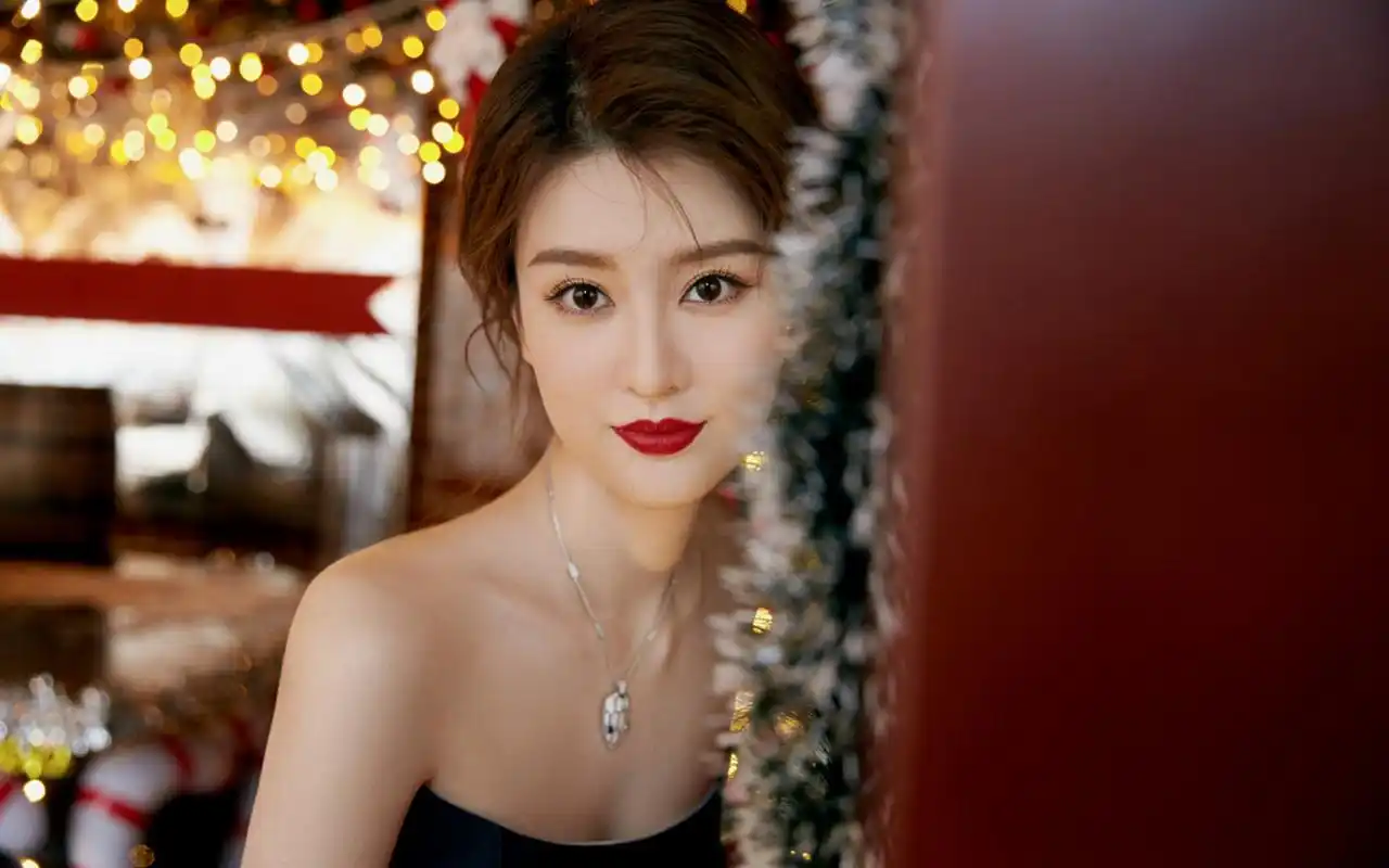 乔欣性感抹胸裙写真桌面壁纸