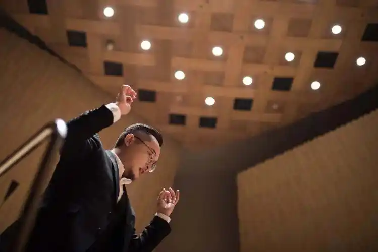 金承志:"他有一种荒诞感"