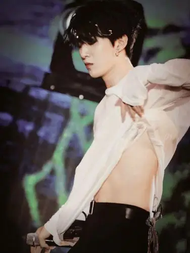 范丞丞露腹肌,丞星的反应太可爱!不仅给他穿上衣服还准备了肚兜