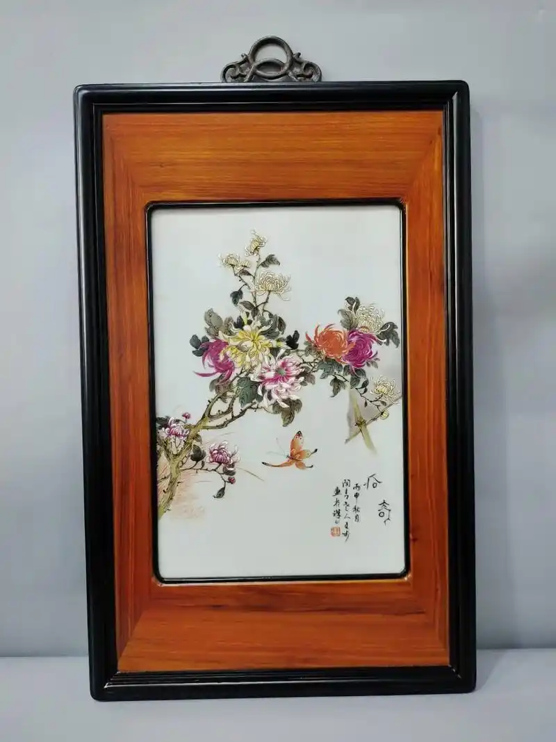 景德镇老瓷器.双色框菊花挂屏 落款:王步 外框尺寸:57ⅹ3 - 抖音