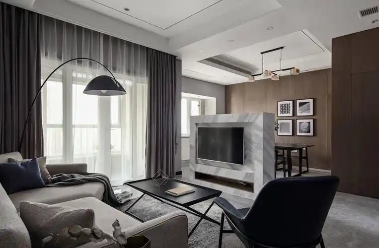 电视背景采用了半高墙的设计,视觉开阔,室内动线比较灵活,也起到了