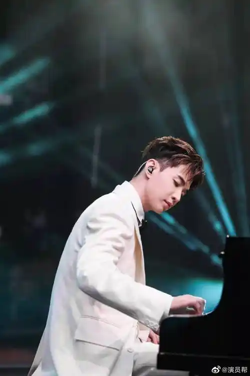 刘宪华的小提琴简直了.真的是很不错呀……__财经头条