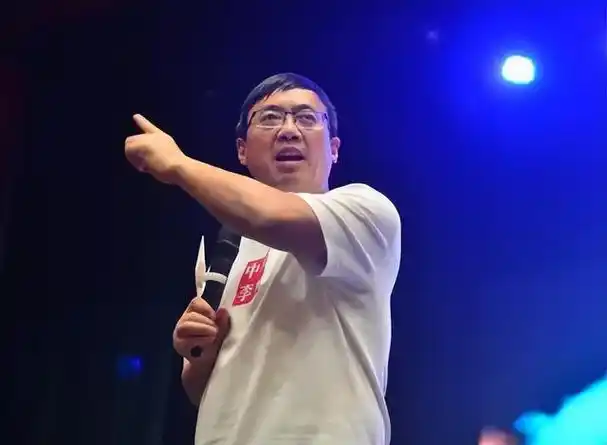 "追星是时代悲哀",汤家凤怼tfboys粉丝被网暴,考研党誓死守护