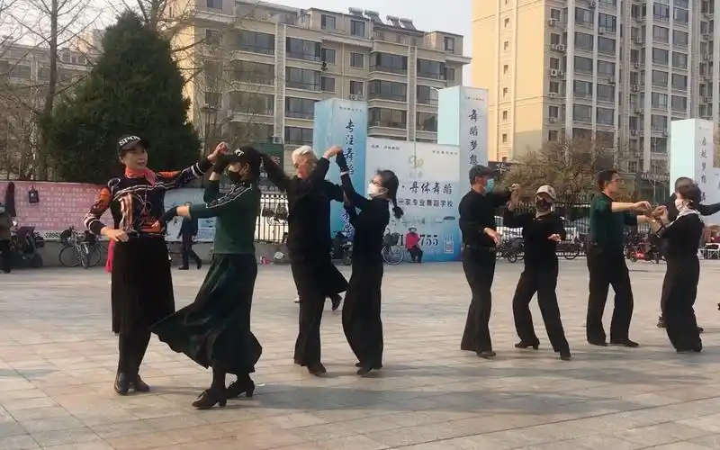 广场交谊舞四步拉花愿你事事都如愿