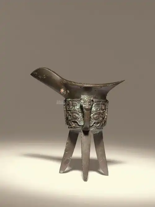 西周 青铜饕餮纹爵杯